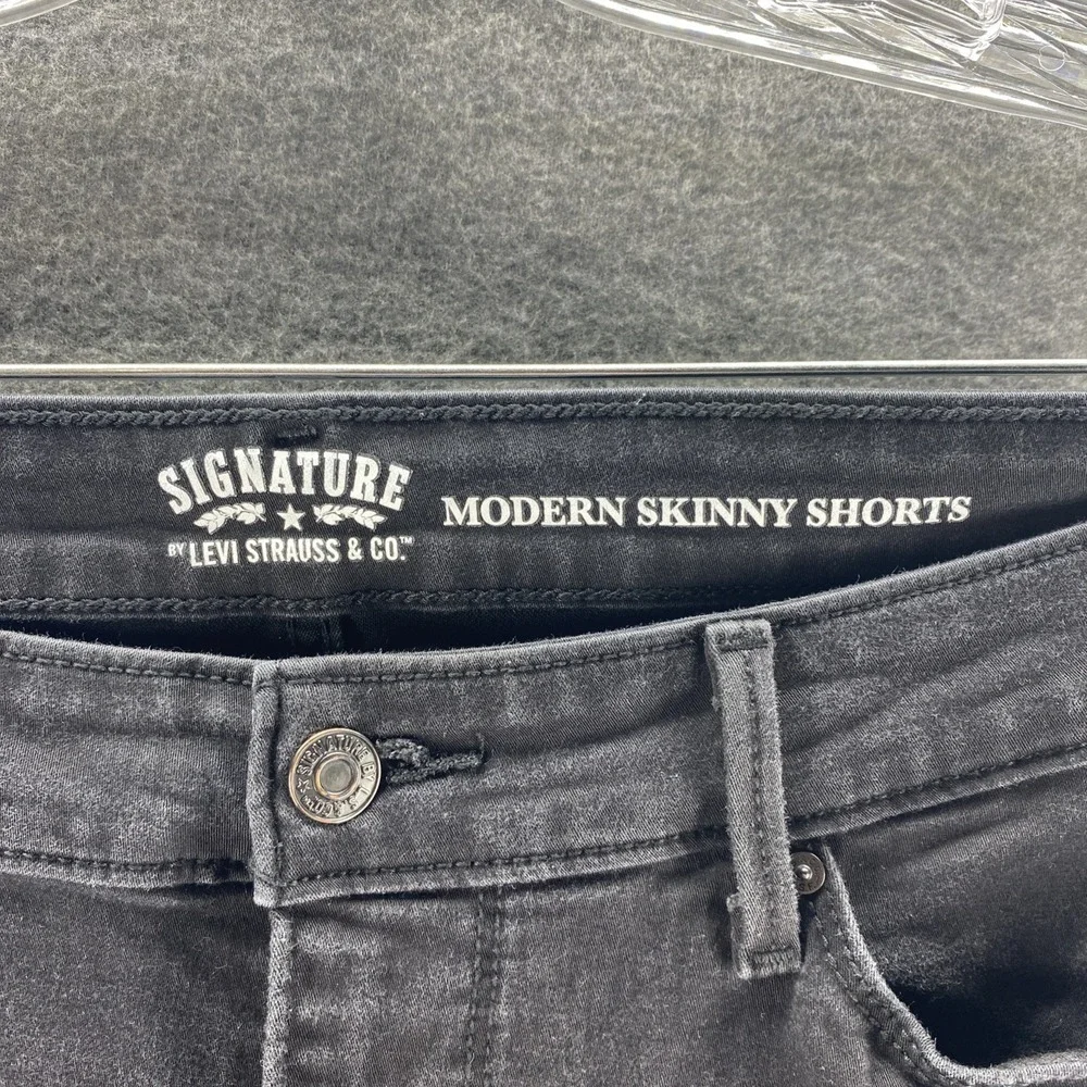 Signature Levi Strauss Modern Skinny Shorts Womens 16 Black Cuffed Bermuda W33